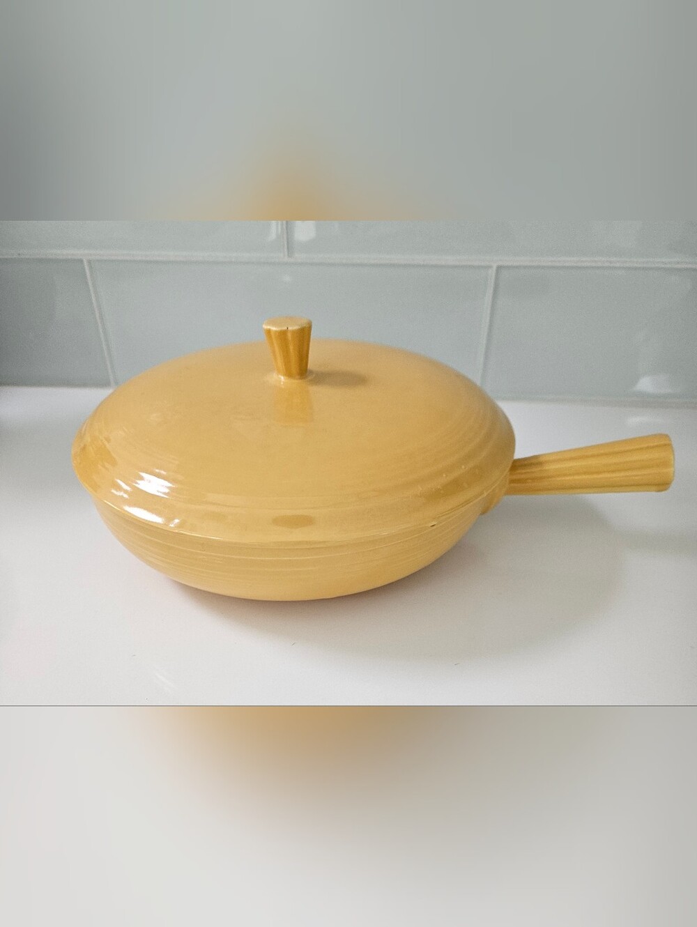 VTG HOMER LAUGHLIN FIESTAWARE YELLOW FRENCH CASSEROLE DISH HANDLE EXC 1940S